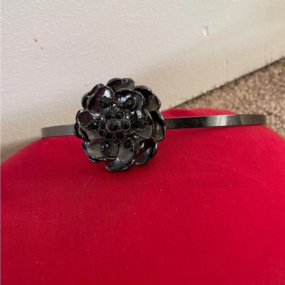 Black Metal and Rhinestone Flower Headband - Picture 3 of 4